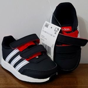 Toddler Adidas shoes size 4